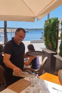 Degustación de Vino frente al mar El Pescador Fornells en Menorca